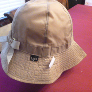 totes rainhat